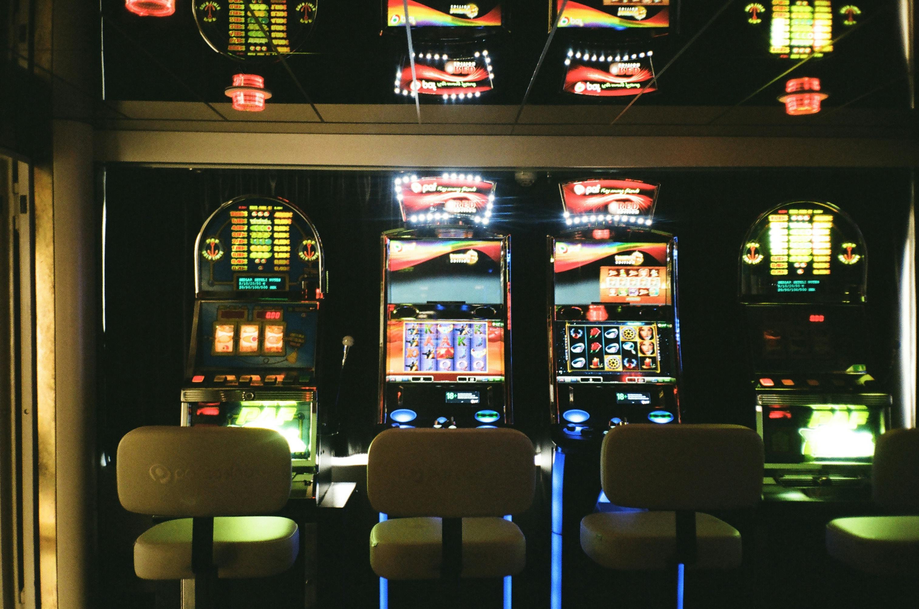 Koleksi game di dimensi69 termasuk Valorant, football, live dealer, dan slots